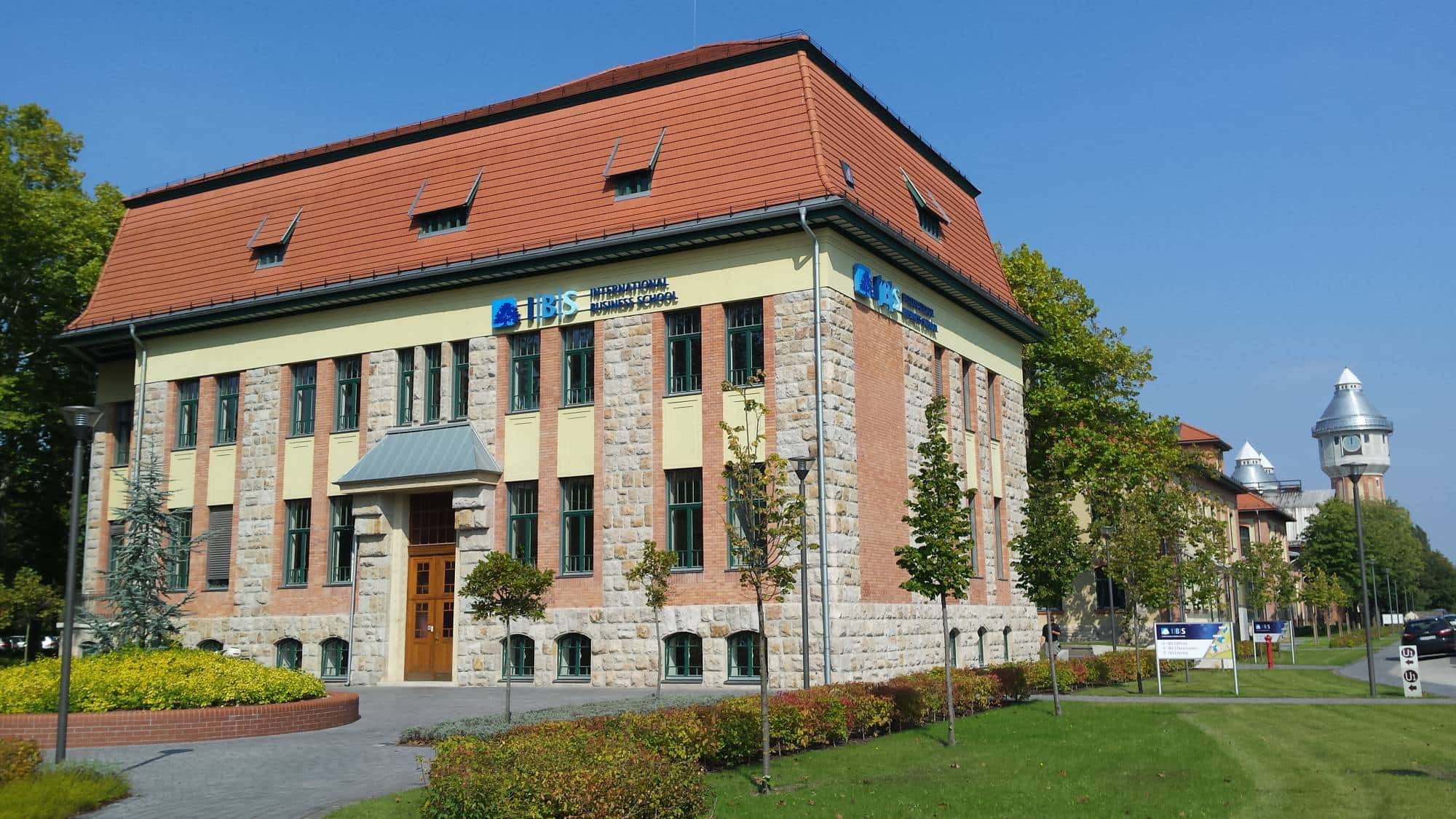 INTERNATIONAL BUSINESS SCHOOL Üniversitesinde Lisans Eğitimi